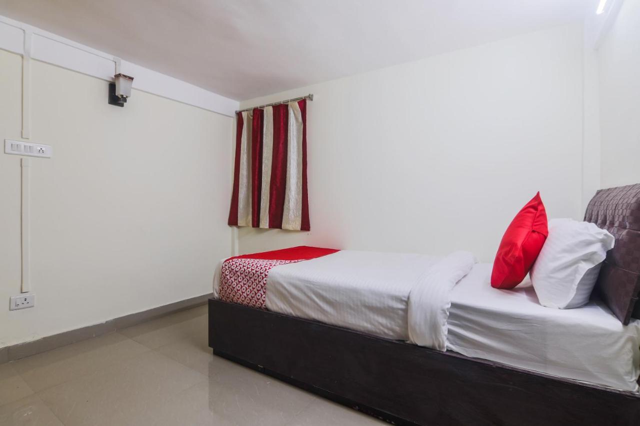 Oyo 18759 Nirvana Guest House Shillong Esterno foto